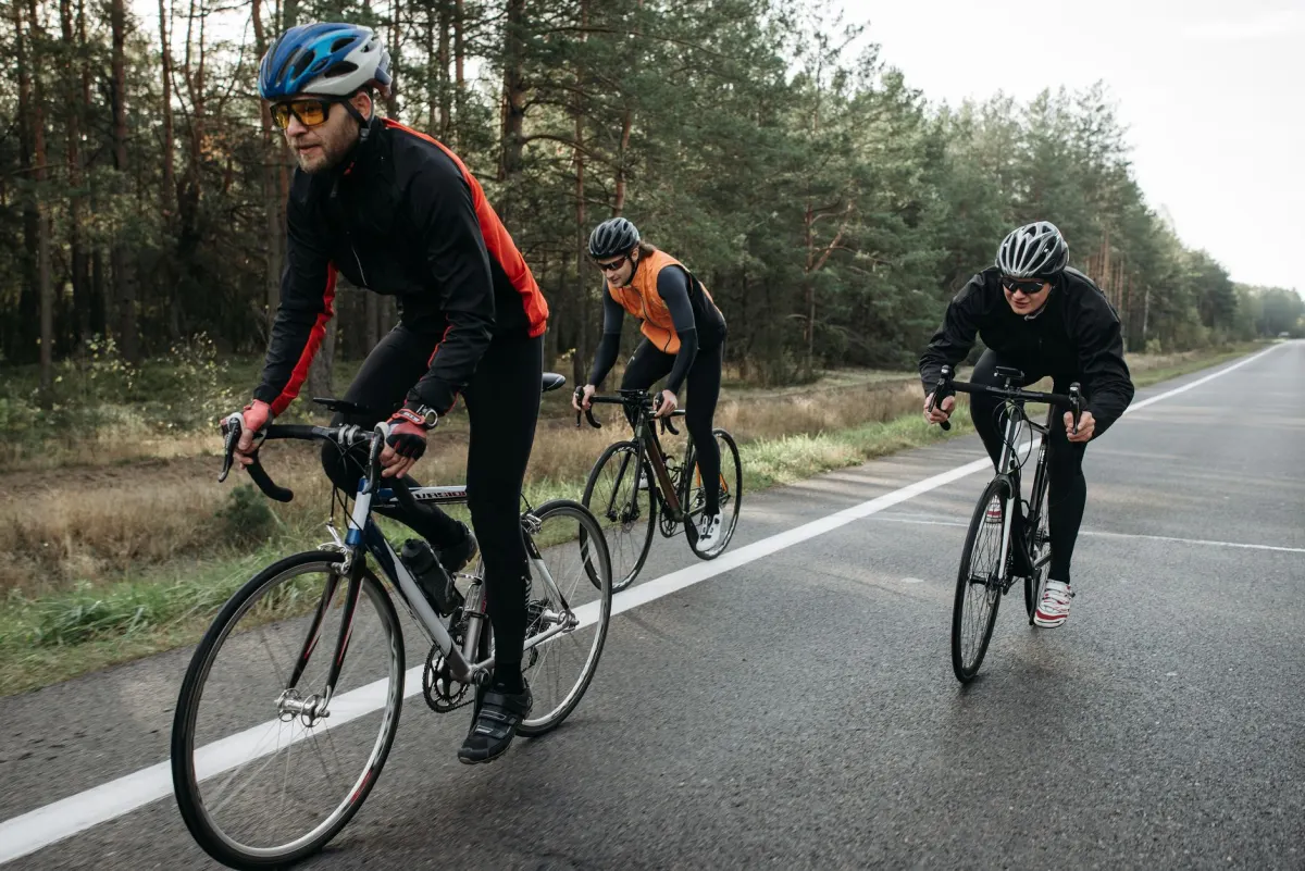 Assurances vélo pour longs voyages en Europe : comparatif 2026
